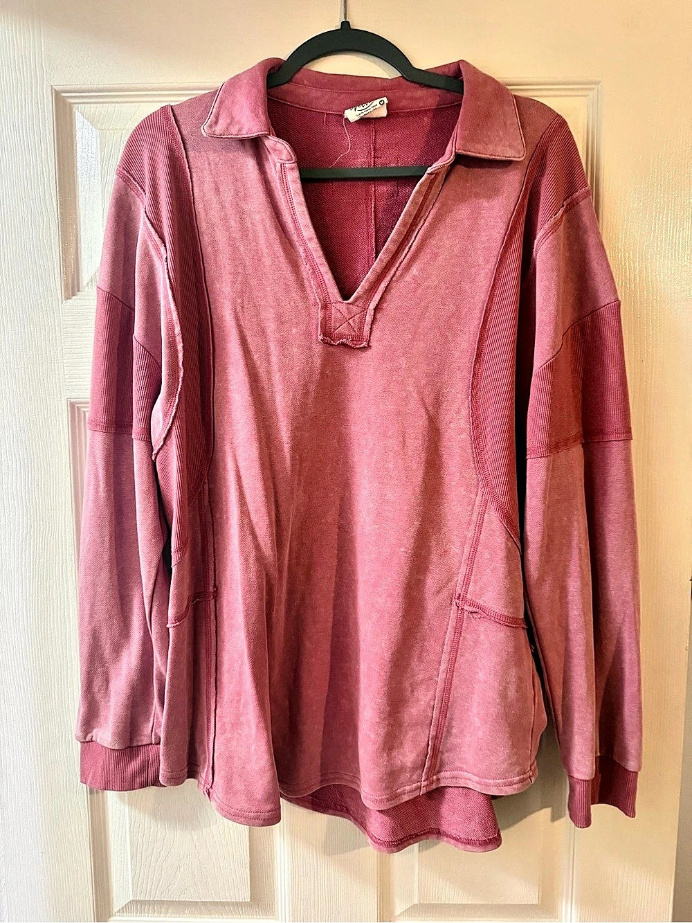 New In V-Neck Top in Pink Size Medium